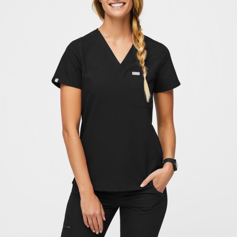 Catarina One-Pocket Scrub Top Black